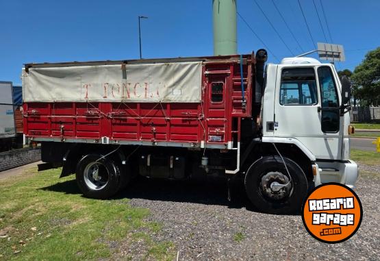 Camiones y Gr�as - VENDO FORD 1722 A BOMBA CON CARROCERIA - En Venta