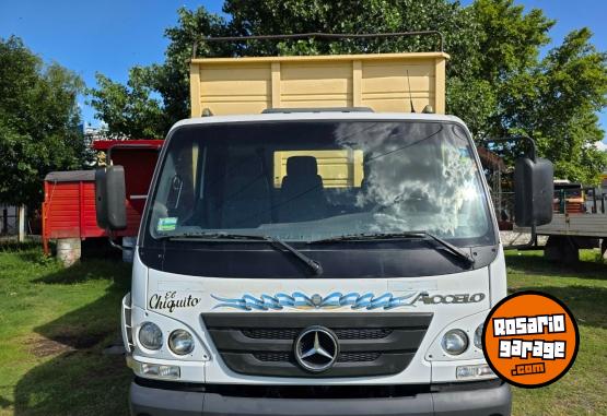 Camiones y Gr�as - VENDO MERCEDES-BENZ ACCELO 815 CARROZADO - En Venta