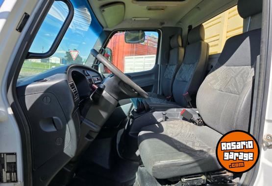 Camiones y Gr�as - VENDO MERCEDES-BENZ ACCELO 815 CARROZADO - En Venta