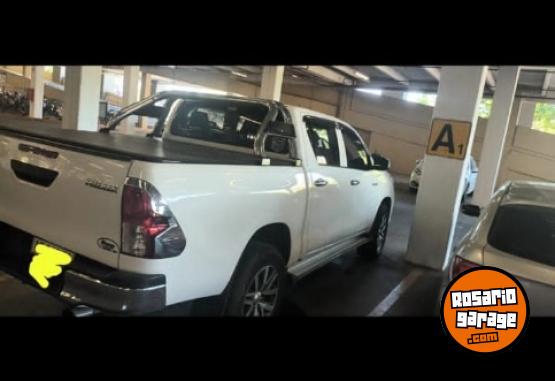 Camionetas - Toyota Hilux 2018 Diesel 124000Km - En Venta