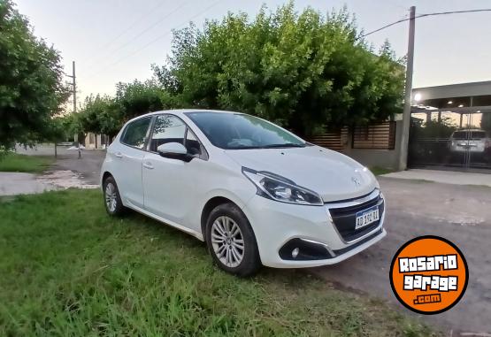 Autos - Peugeot 208 2018 Nafta 114500Km - En Venta