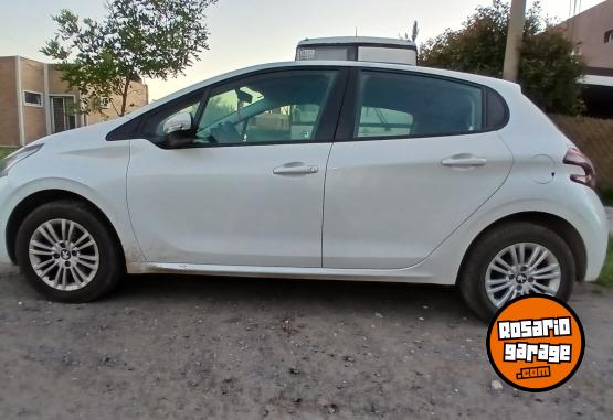 Autos - Peugeot 208 2018 Nafta 114500Km - En Venta