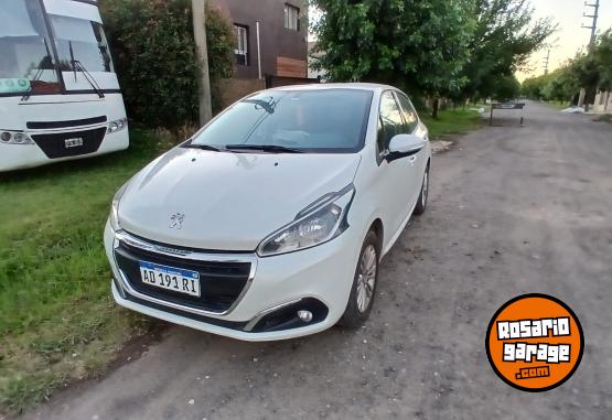 Autos - Peugeot 208 2018 Nafta 114500Km - En Venta