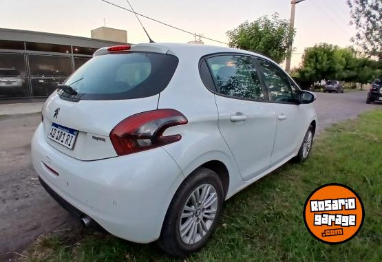 Autos - Peugeot 208 2018 Nafta 114500Km - En Venta