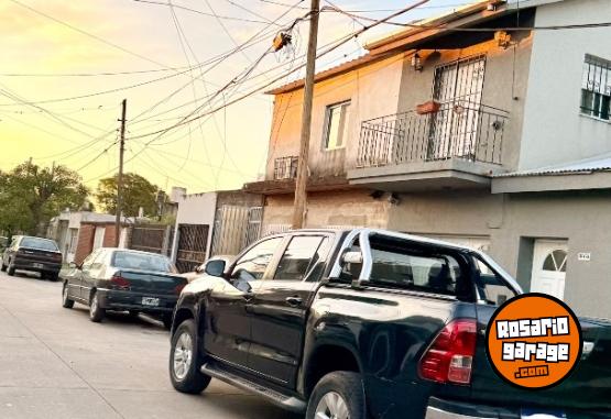 Camionetas - Toyota Hilux SRV 2017 Diesel 170000Km - En Venta