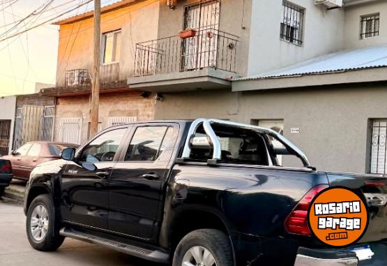 Camionetas - Toyota Hilux SRV 2017 Diesel 170000Km - En Venta