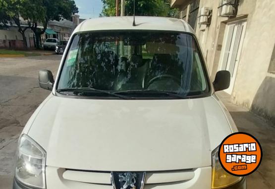 Utilitarios - Peugeot Partner 2017 Diesel 120000Km - En Venta