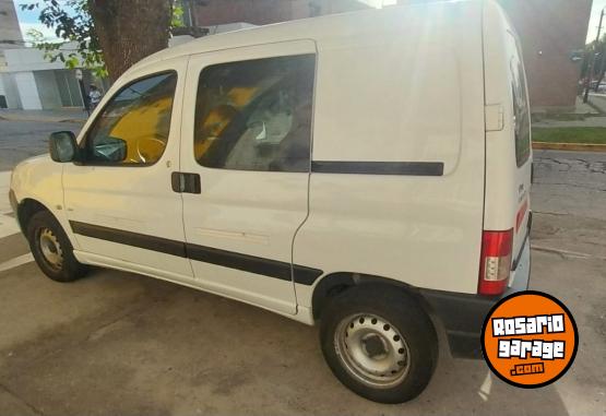 Utilitarios - Peugeot Partner 2017 Diesel 120000Km - En Venta