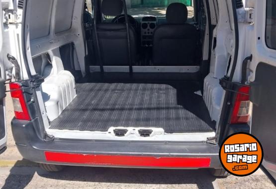 Utilitarios - Peugeot Partner 2017 Diesel 78700Km - En Venta