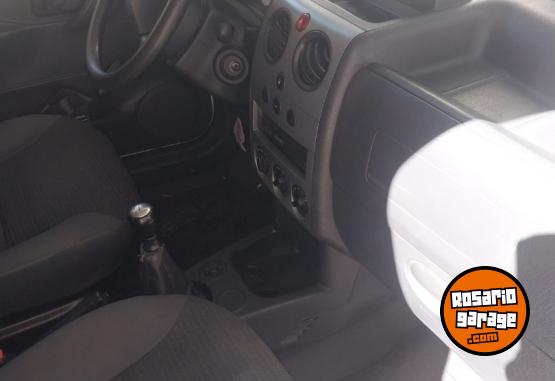 Utilitarios - Peugeot Partner 2017 Diesel 82500Km - En Venta