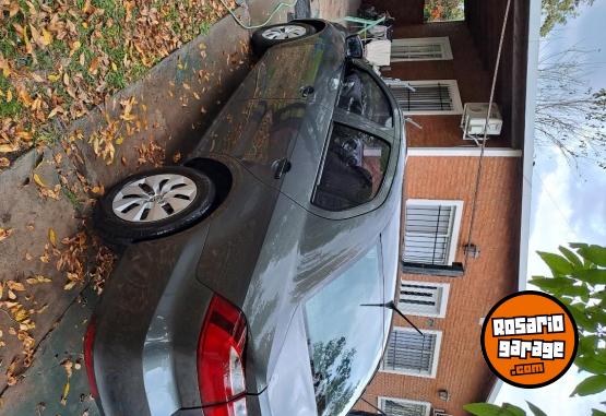 Autos - Volkswagen Voyage 2013 Nafta 185000Km - En Venta