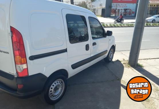 Utilitarios - Renault Kangoo 2015 GNC 130000Km - En Venta