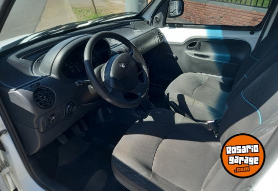 Utilitarios - Renault Kangoo 2015 GNC 130000Km - En Venta