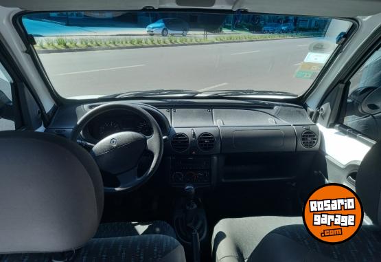 Utilitarios - Renault Kangoo 2015 GNC 130000Km - En Venta