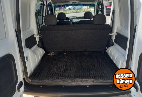 Utilitarios - Renault Kangoo 2015 GNC 130000Km - En Venta