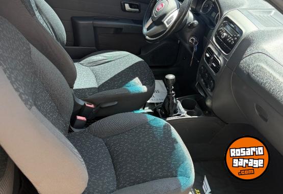 Camionetas - Fiat Strada Trekking doble cab 2015 Diesel 166446Km - En Venta