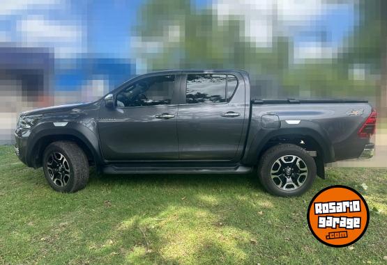 Camionetas - Toyota Hilux 2023 Diesel 42500Km - En Venta