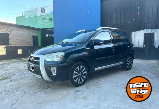 Autos - Toyota Etios Cross 2015 Nafta 130000Km - En Venta
