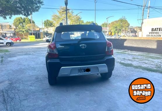 Autos - Toyota Etios Cross 2015 Nafta 130000Km - En Venta