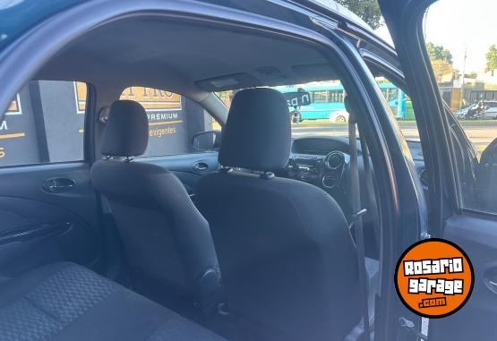 Autos - Toyota Etios Cross 2015 Nafta 130000Km - En Venta