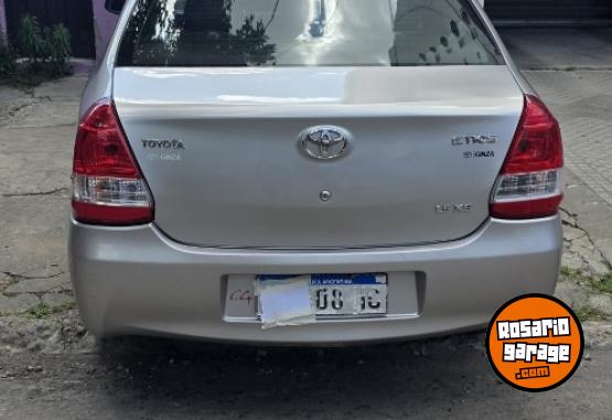 Autos - Toyota Etios 2017 Nafta 110000Km - En Venta