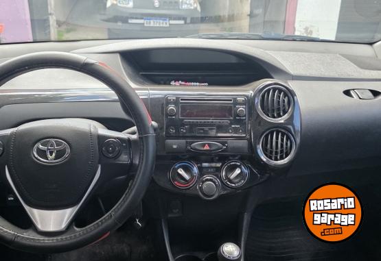 Autos - Toyota Etios 2017 Nafta 110000Km - En Venta
