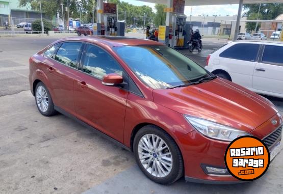 Autos - Ford Focus SE PLUS 2017 Nafta 143000Km - En Venta