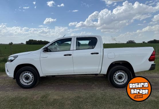 Camionetas - Toyota Hilux DX 4x2 2018 Diesel 115000Km - En Venta
