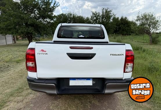 Camionetas - Toyota Hilux DX 4x2 2018 Diesel 115000Km - En Venta