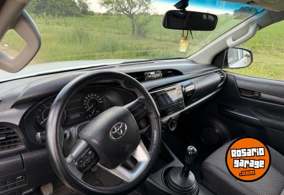 Camionetas - Toyota Hilux DX 4x2 2018 Diesel 115000Km - En Venta