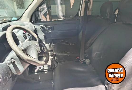 Utilitarios - Peugeot Partner 2017 Diesel 105000Km - En Venta