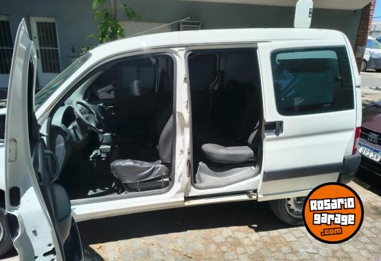 Utilitarios - Peugeot Partner 2017 Diesel 105000Km - En Venta