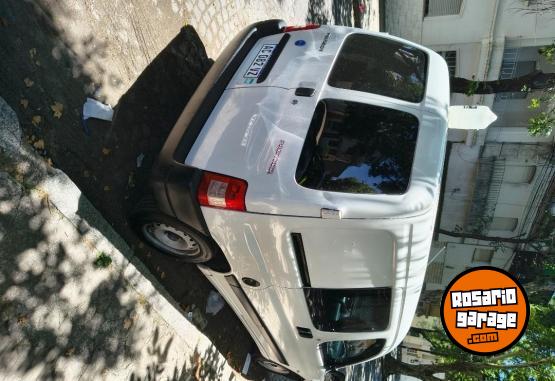 Utilitarios - Peugeot Partner 2017 Diesel 105000Km - En Venta