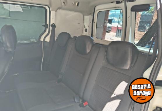 Utilitarios - Peugeot Partner 2017 Diesel 105000Km - En Venta