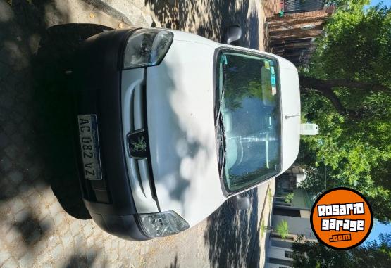 Utilitarios - Peugeot Partner 2017 Diesel 105000Km - En Venta