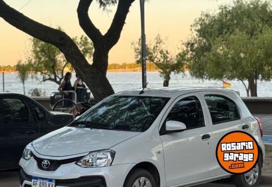 Autos - Toyota Etios 2023 Nafta 20000Km - En Venta