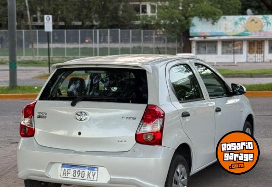 Autos - Toyota Etios 2023 Nafta 20000Km - En Venta