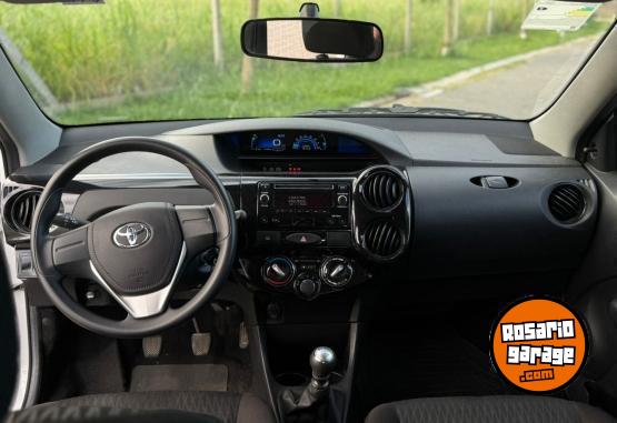 Autos - Toyota Etios 2023 Nafta 20000Km - En Venta