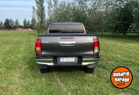 Camionetas - Toyota Hilux SR 2018 Diesel 172000Km - En Venta