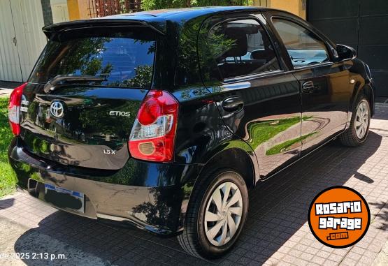 Autos - Toyota Etios X 2023 Nafta 19500Km - En Venta