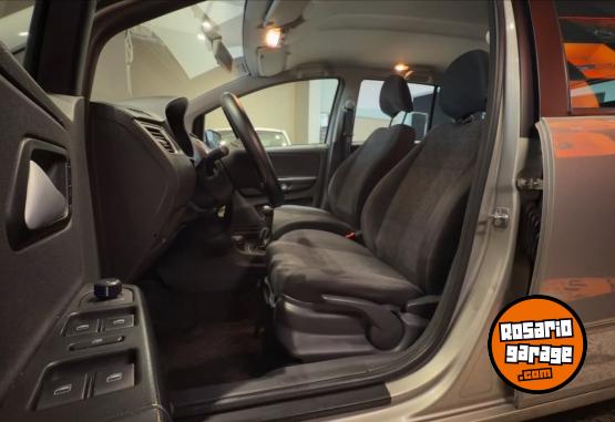 Autos - Volkswagen SURAN TRENDLINE 2013 Nafta 131000Km - En Venta