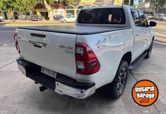 Camionetas - Toyota Hilux SRX 2021 Diesel 90000Km - En Venta