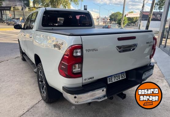 Camionetas - Toyota Hilux SRX 2021 Diesel 90000Km - En Venta