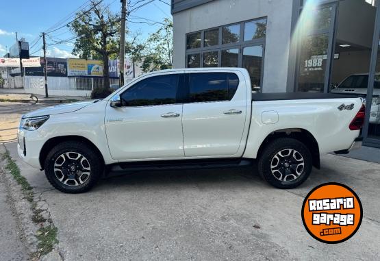Camionetas - Toyota Hilux SRX 2021 Diesel 90000Km - En Venta