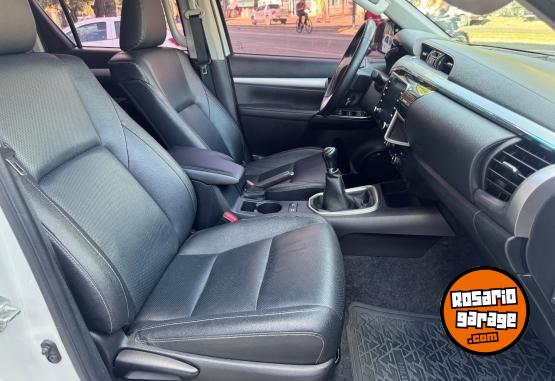 Camionetas - Toyota Hilux SRX 2021 Diesel 90000Km - En Venta