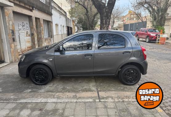 Autos - Toyota Etios 5 o 2022 Nafta 40000Km - En Venta