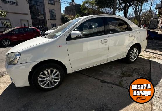 Autos - Toyota Etios 2015 Nafta 130000Km - En Venta