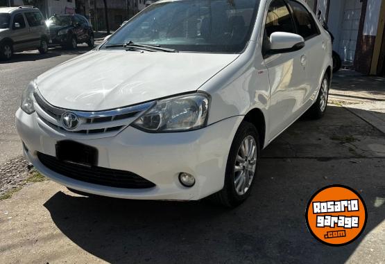Autos - Toyota Etios 2015 Nafta 130000Km - En Venta