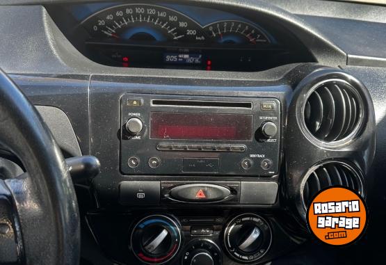 Autos - Toyota Etios 2015 Nafta 130000Km - En Venta