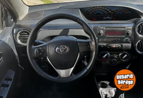 Autos - Toyota Etios 2015 Nafta 130000Km - En Venta